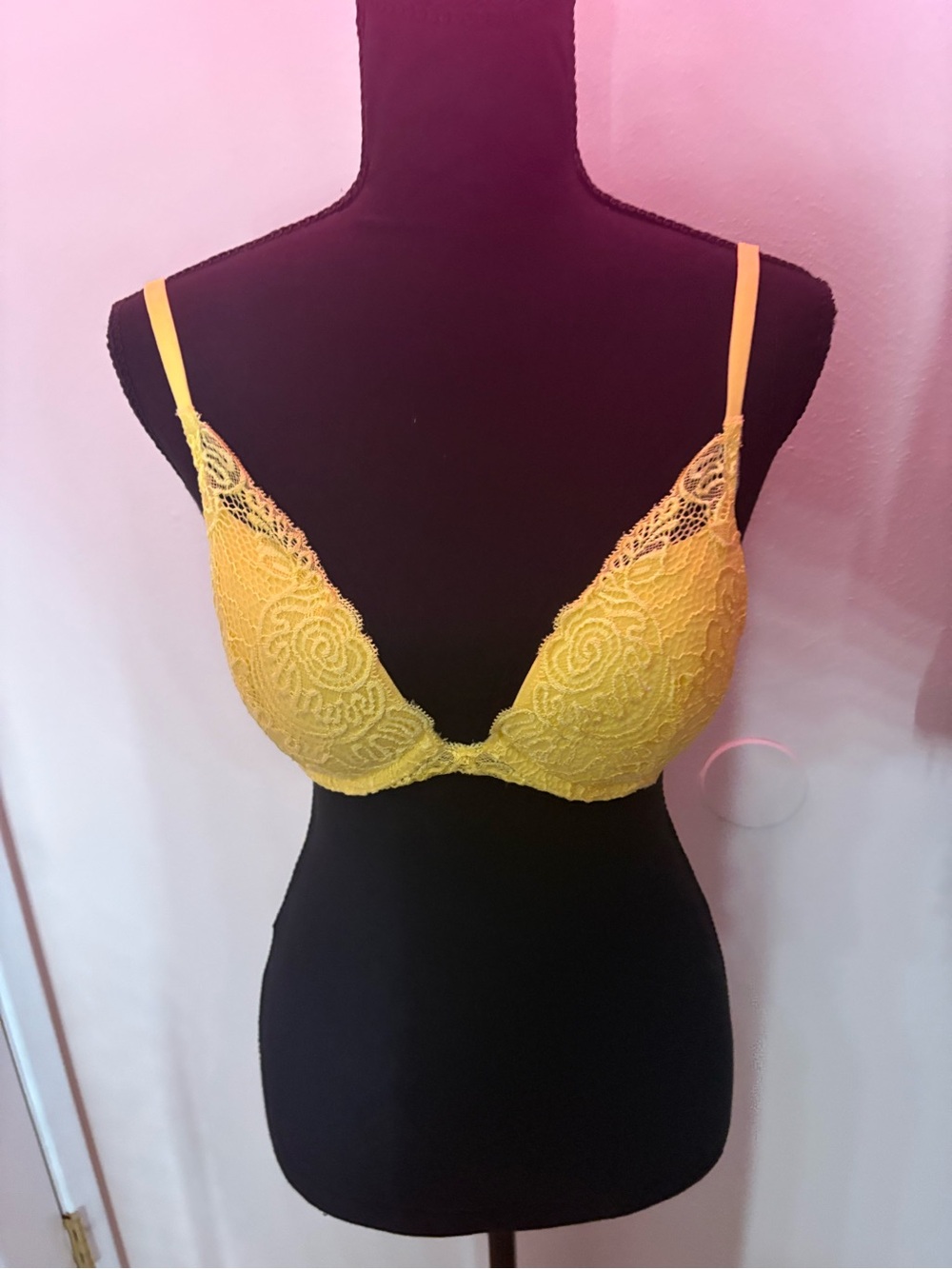 Victoria's Secret “Very Sexy” Yellow Lace Push Up Bra